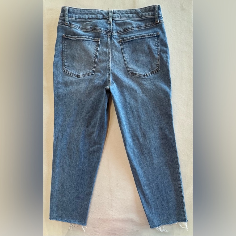 TALBOTS Straight Leg Crop Jeans Raw Hem Lenox Wash (6) - Picture 4 of 17
